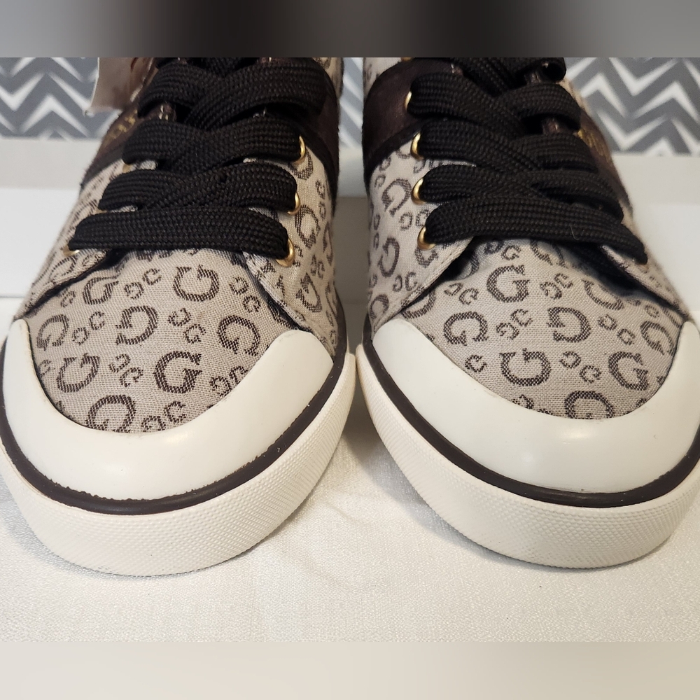 Guess Women's Trainer Logo Patterned Sneakers Size 7.5 Brown NWT - Picture 2 of 5